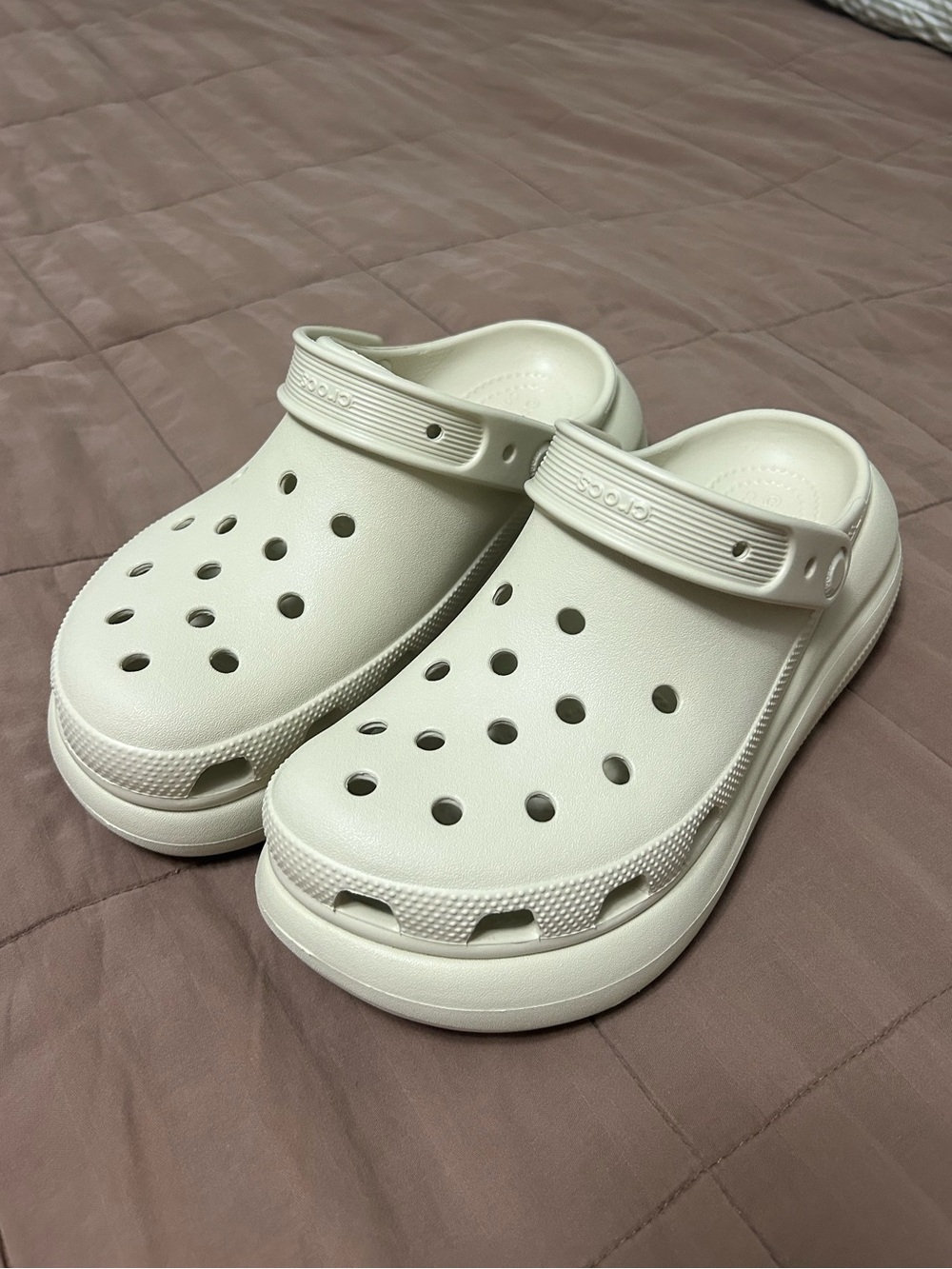 CROCS Classic Unisex Clogs in Bone